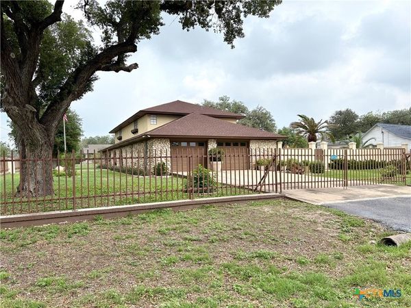 313 N Church , Goliad, TX 77963
