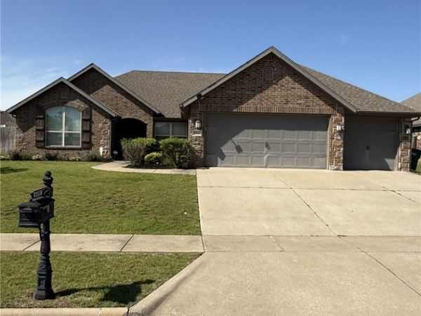 4490 W Wyoming Drive , Fayetteville, AR 72704