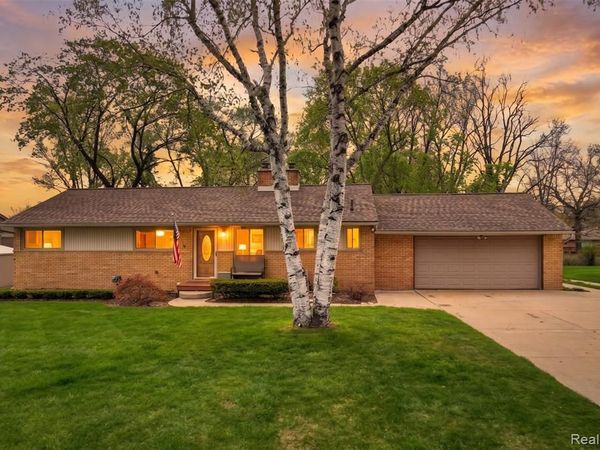 95 Windsor Road, Rochester Hills, MI 48307