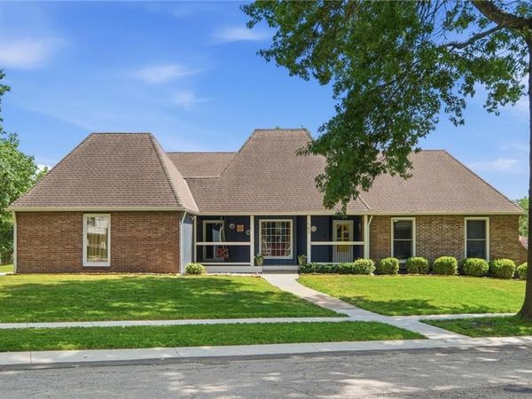 563 E 129th Terrace, Kansas City, MO 64145