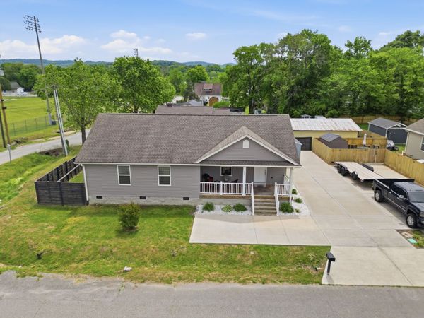 403 W College St, Watertown, TN 37184