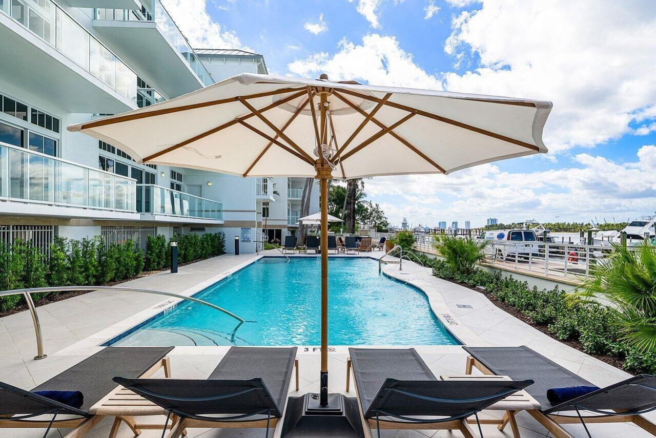 180 Lake Drive, Unit 2103, Palm Beach Shores, FL 33404 Photo