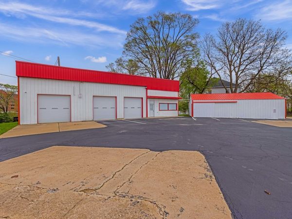 319 S Adams Avenue , Freeport, IL 61032