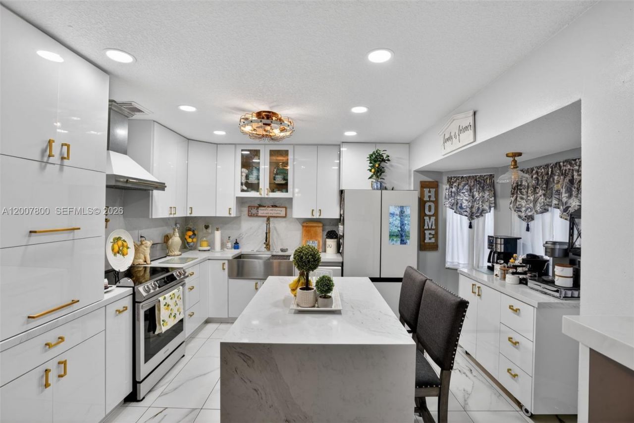 15201 SW 177th Ter, Miami, FL 33187 Photo