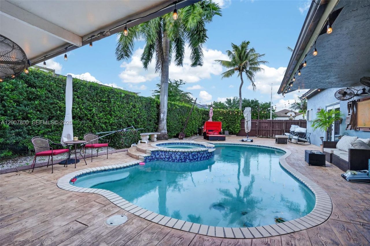 15201 SW 177th Ter, Miami, FL 33187 Photo