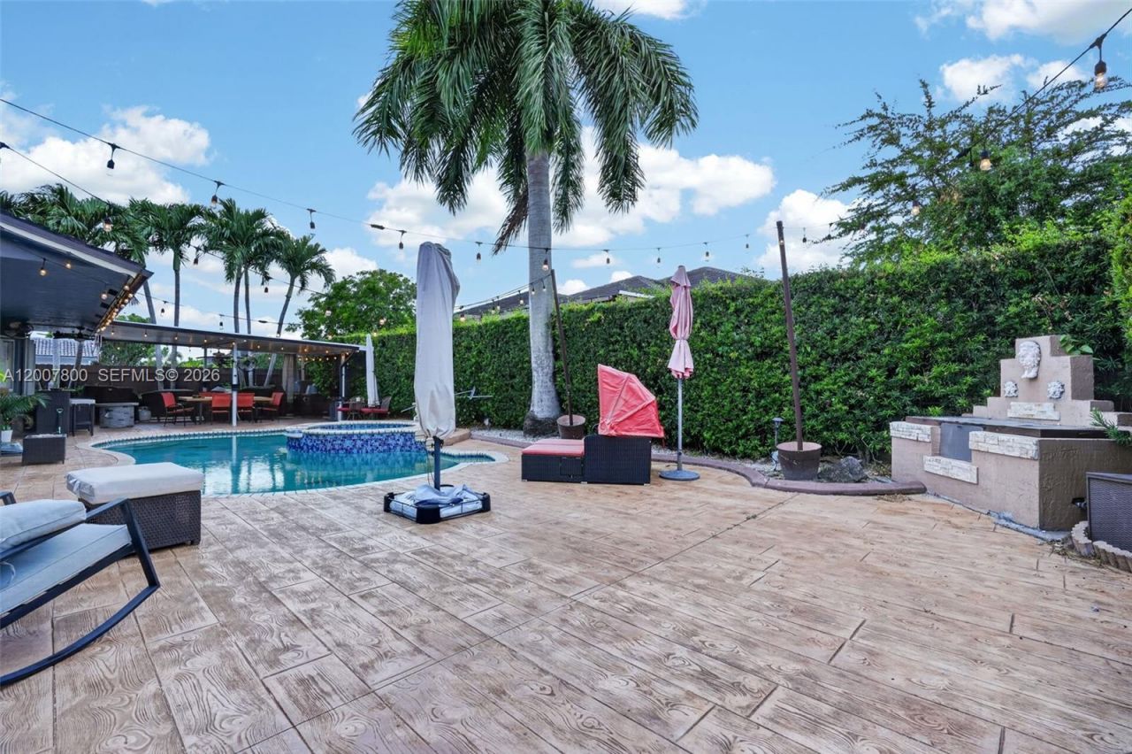 15201 SW 177th Ter, Miami, FL 33187 Photo