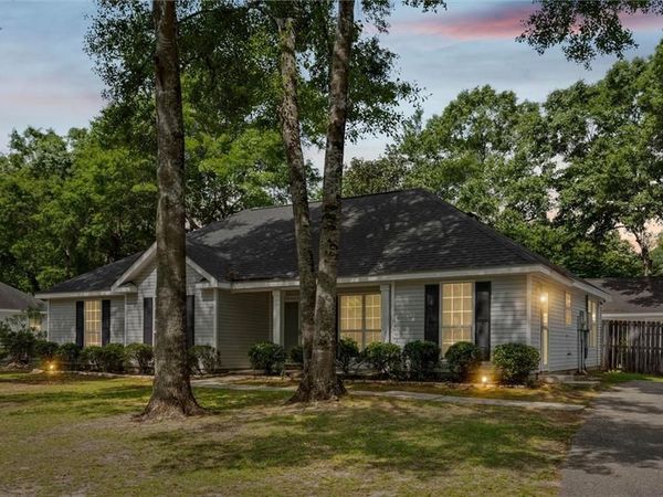 6740 Barnes Drive E, Theodore, AL 36582