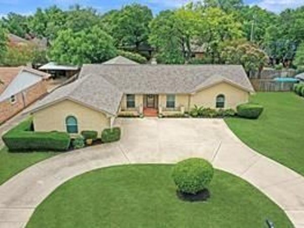 1804 Lincolnshire Drive, Bedford, TX 76021