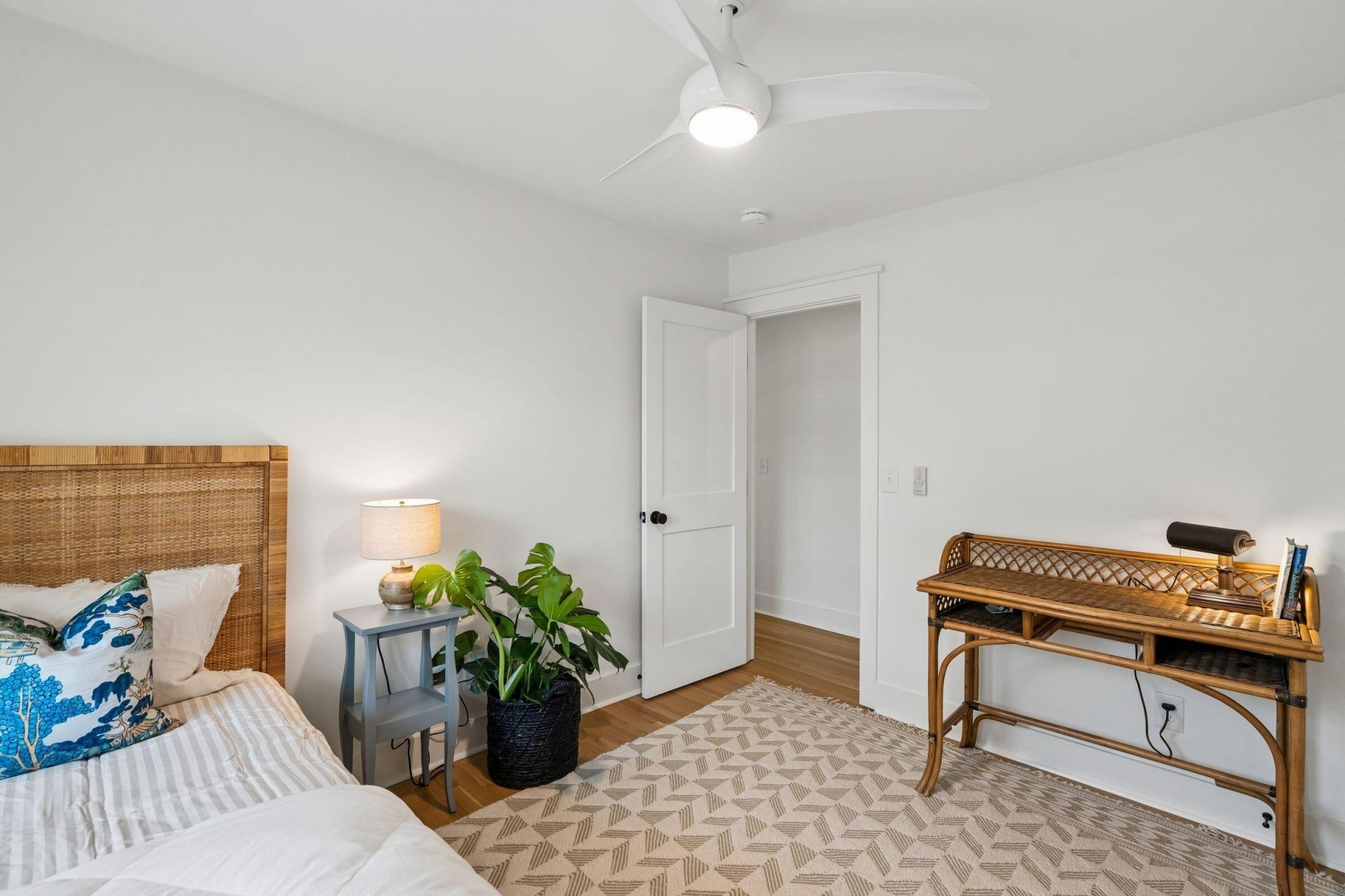 8 46th Avenue Photo 32