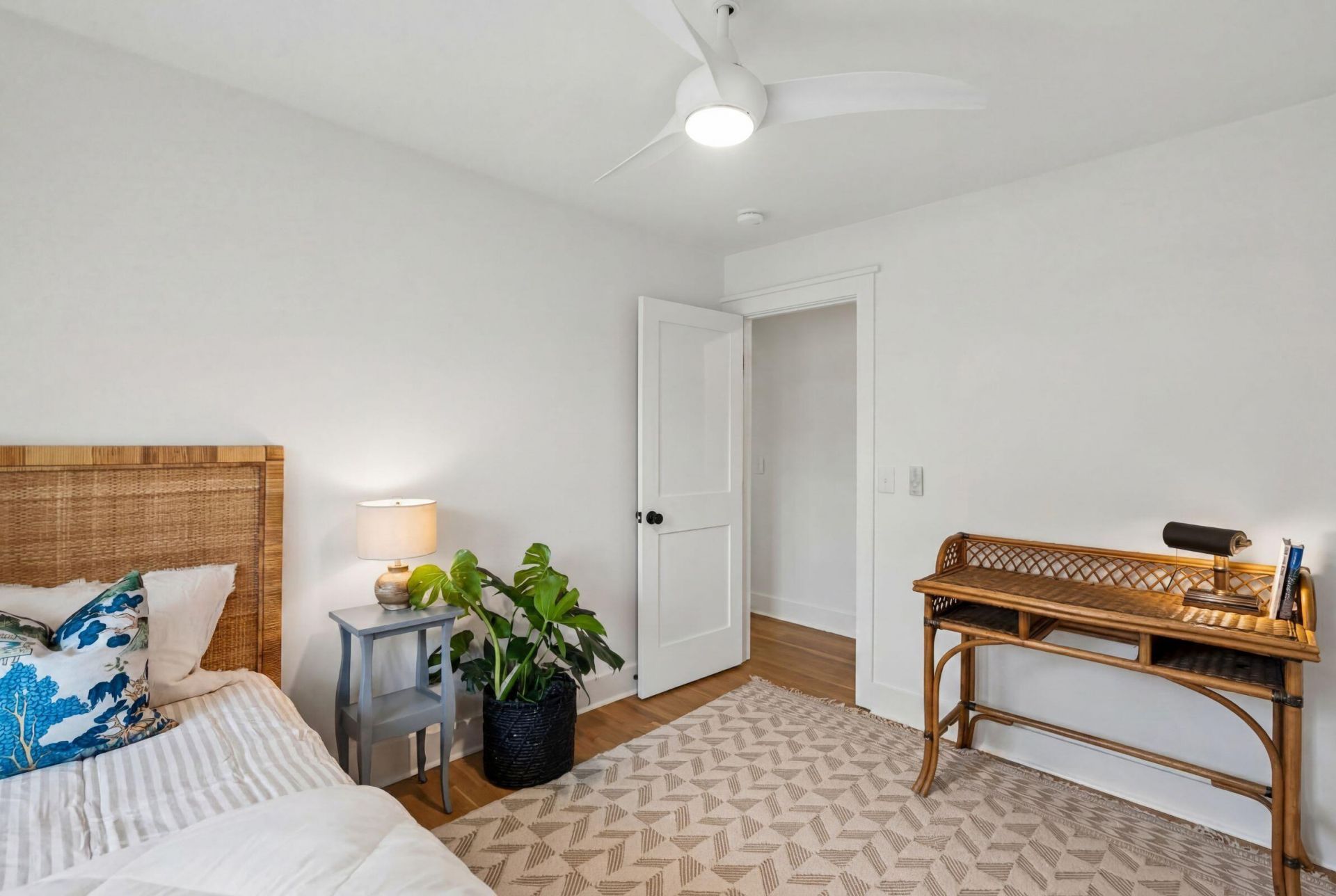 8 46th Avenue Photo 33