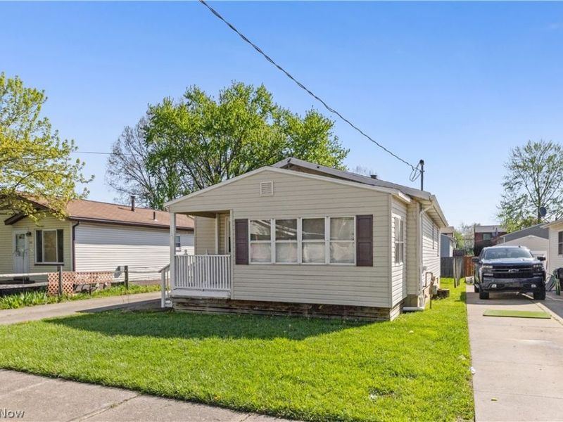 331 Elmwood Avenue, Barberton, OH 44203 Photo 3