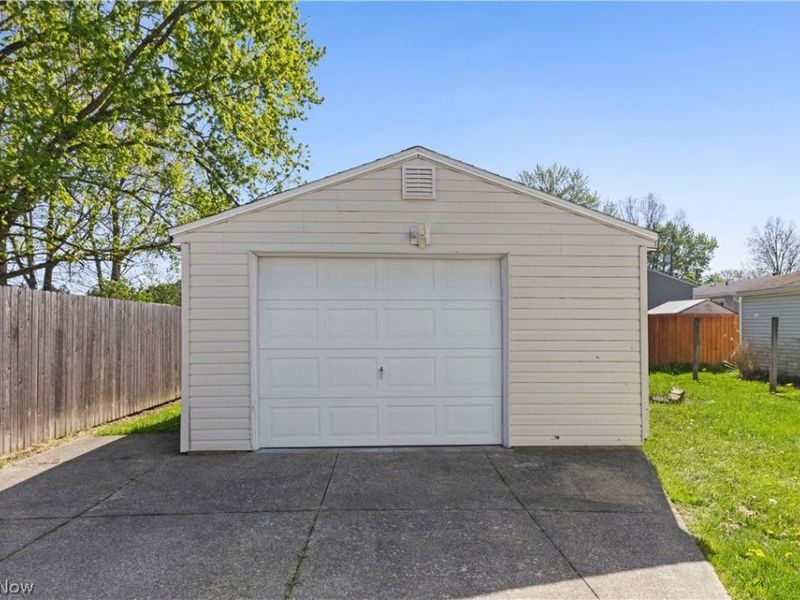 331 Elmwood Avenue, Barberton, OH 44203 Photo 6