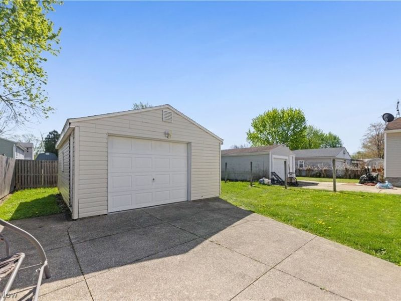 331 Elmwood Avenue, Barberton, OH 44203 Photo 7