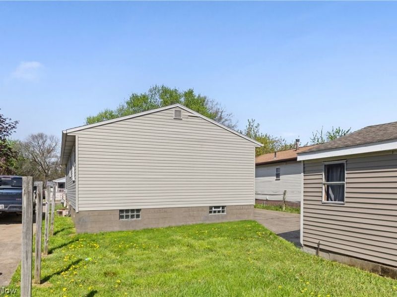 331 Elmwood Avenue, Barberton, OH 44203 Photo 9