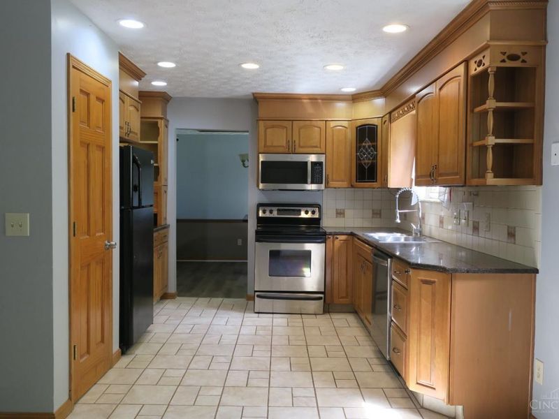 3288 Milverton Court, Green Township, OH 45248 Photo 18