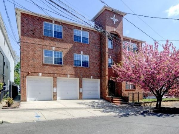 15 Oraton St, Newark, NJ 07104