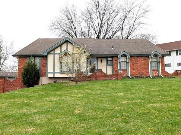 104 London Way, Belton, MO 64012