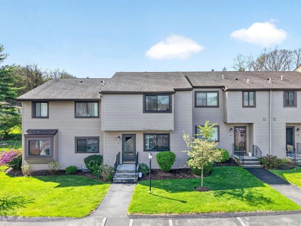 11 Squires Gate, unit B, Poughkeepsie, NY 12603