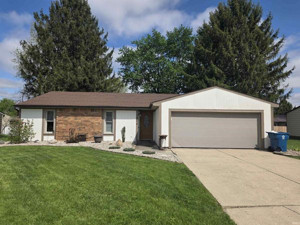 1308 Garwood Drive, Auburn, IN 46706