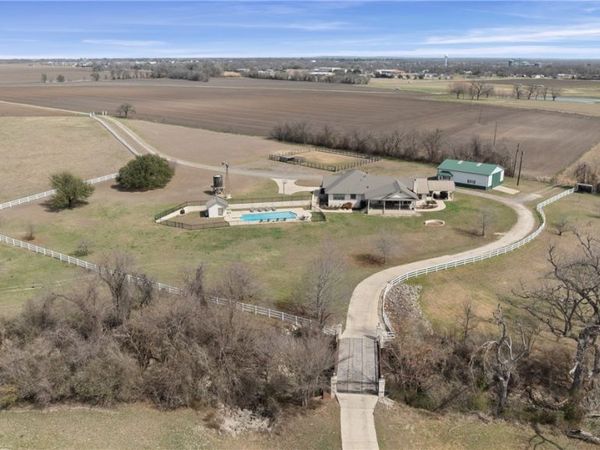 9424 Hackberry Road, Holland, TX 76534