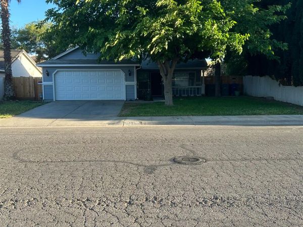 2123 Canal Farm Ln, Los Banos, CA 93635