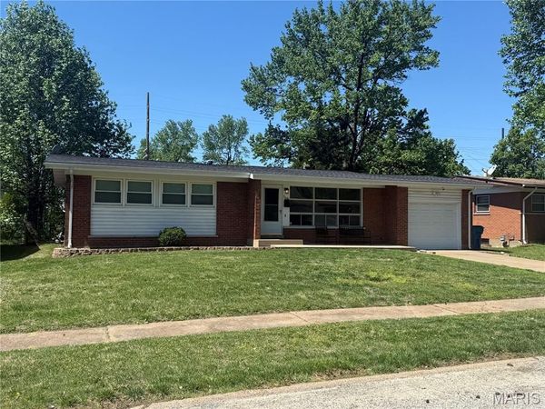 9645 Venice Drive , St Louis, MO 63136