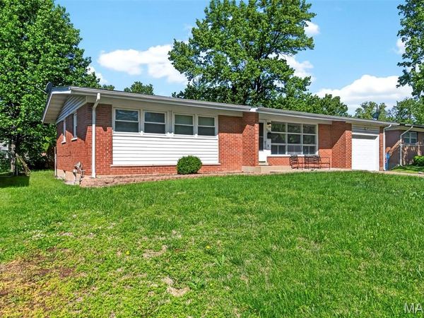 9645 Venice Drive, St Louis, MO 63136