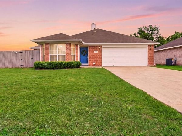 3218 Dove Valley Lane , Mansfield, TX 76063