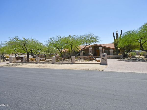 4701 W MISTY WILLOW Lane, Glendale, AZ 85310