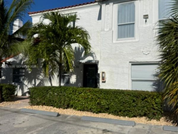 2816 Pine Tree Dr , Unit 3, Miami Beach, FL 33140