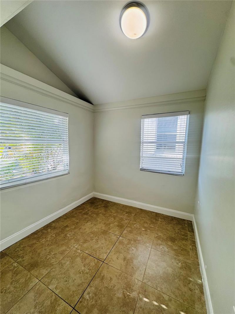 2816 Pine Tree Dr , Unit 3, Miami Beach, FL 33140 Photo