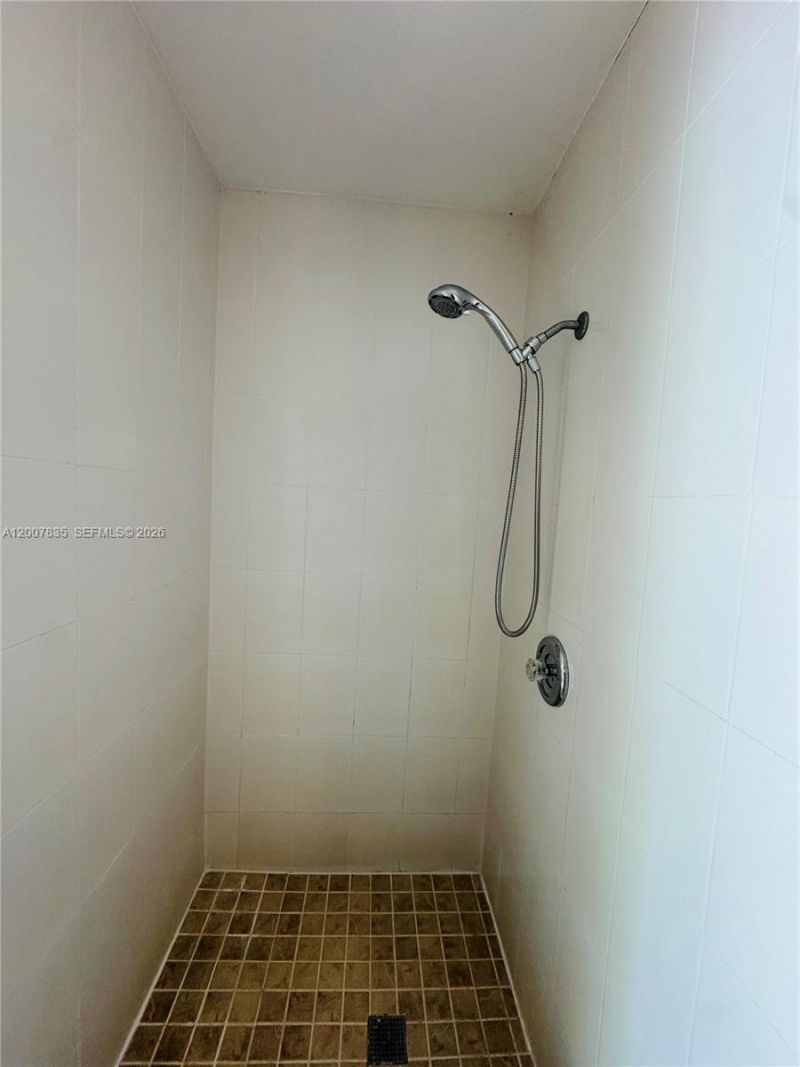 2816 Pine Tree Dr , Unit 3, Miami Beach, FL 33140 Photo