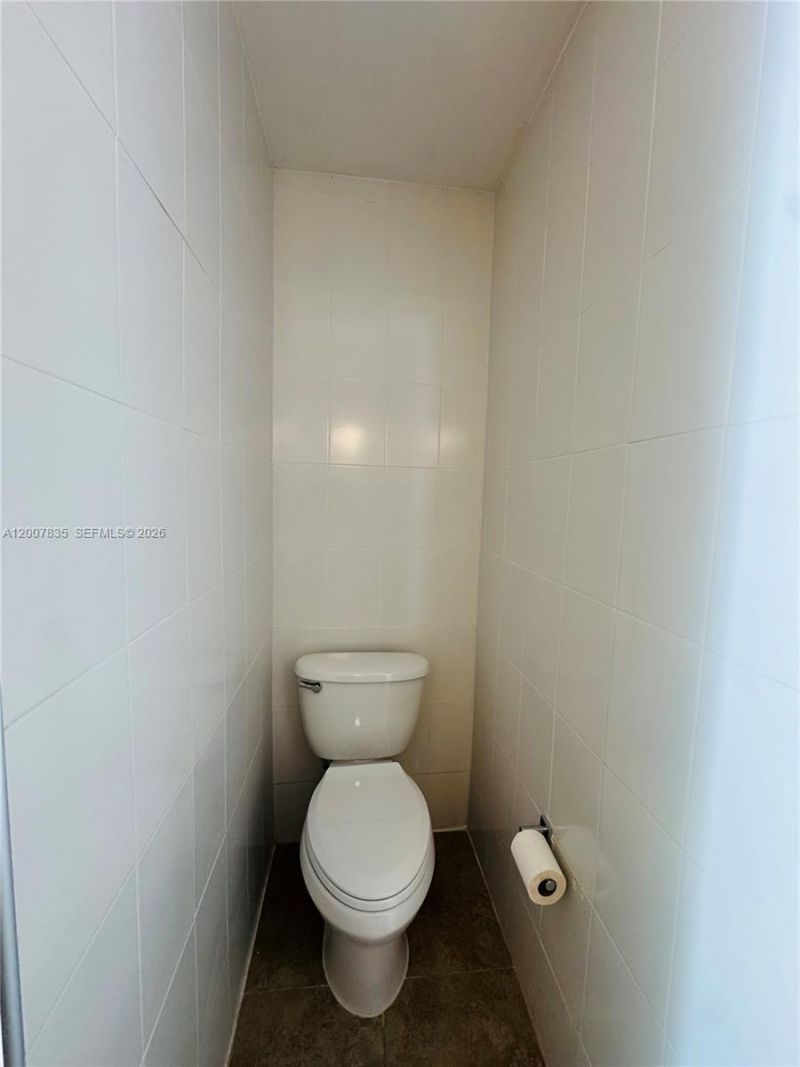 2816 Pine Tree Dr , Unit 3, Miami Beach, FL 33140 Photo