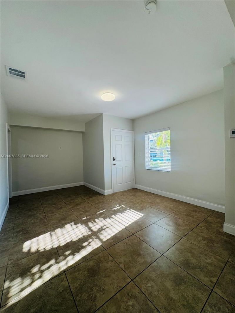 2816 Pine Tree Dr , Unit 3, Miami Beach, FL 33140 Photo