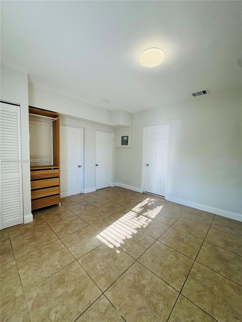 2816 Pine Tree Dr , Unit 3, Miami Beach, FL 33140 Photo