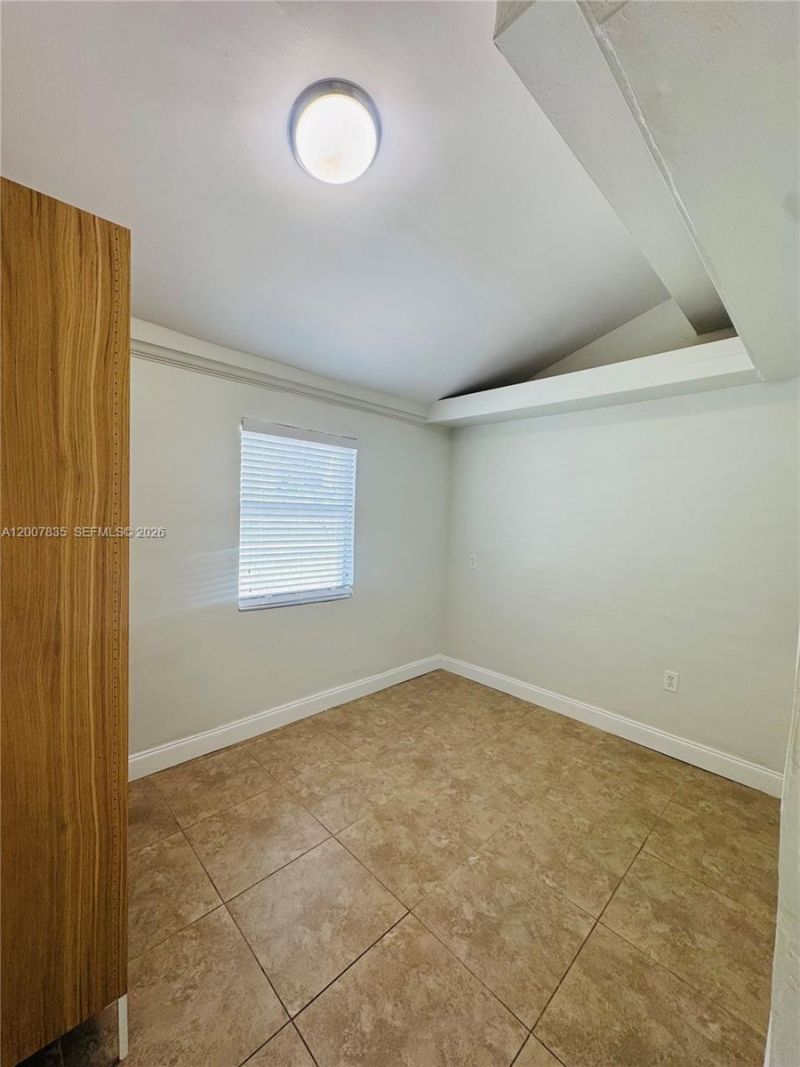 2816 Pine Tree Dr , Unit 3, Miami Beach, FL 33140 Photo