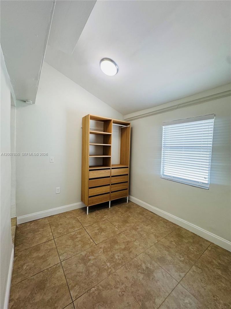 2816 Pine Tree Dr , Unit 3, Miami Beach, FL 33140 Photo
