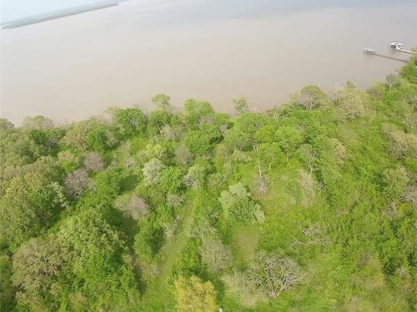 8487 Southern Shore Court , Kemp, TX 75143