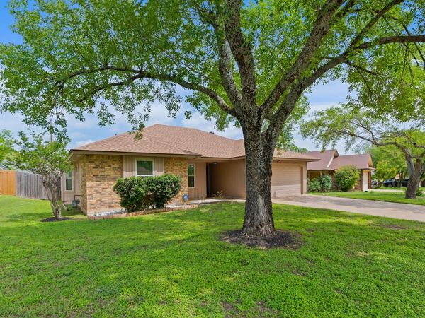 1006 Cresswell DR, Pflugerville, TX 78660