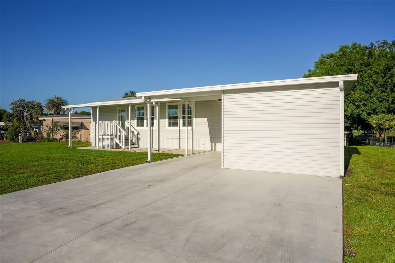 31609 Terrace Drive , Tavares, FL 32778 Photo