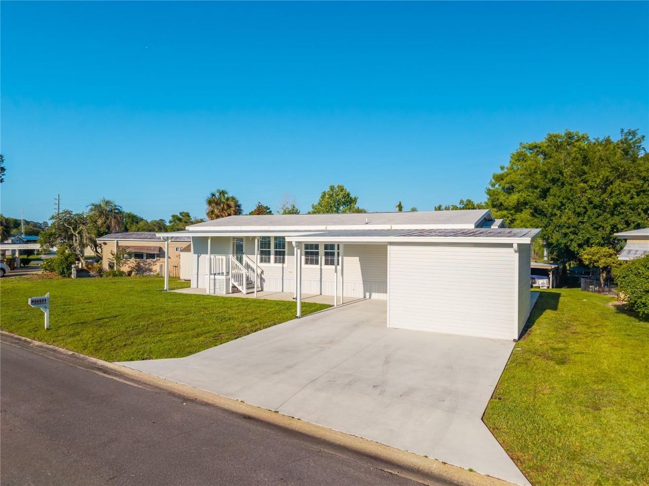 31609 Terrace Drive , Tavares, FL 32778 Photo