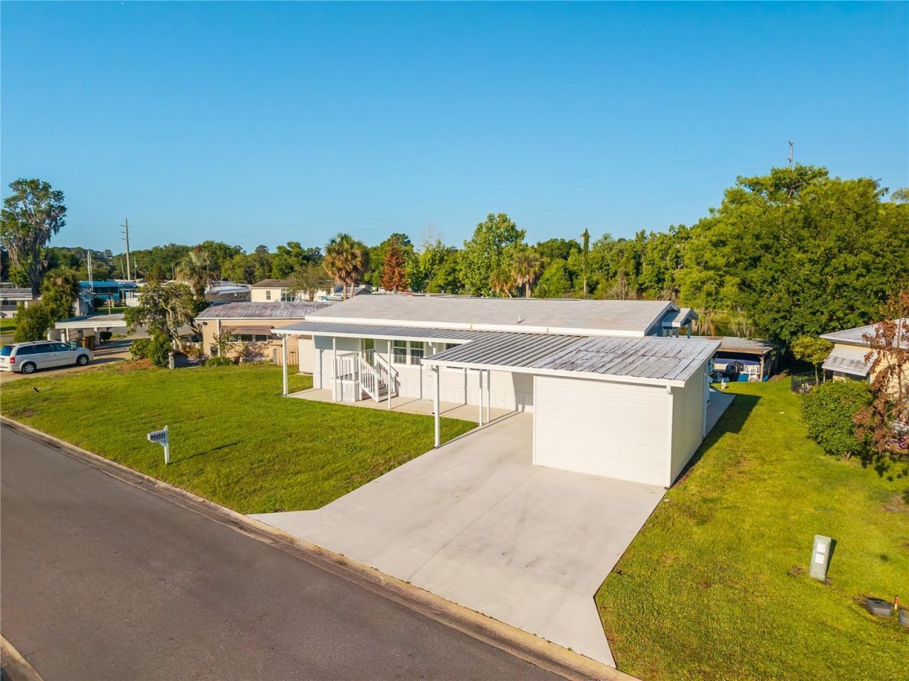 31609 Terrace Drive , Tavares, FL 32778 Photo