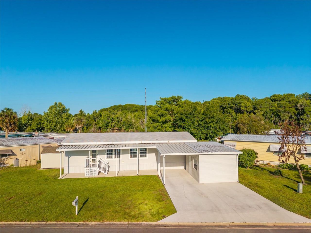 31609 Terrace Drive , Tavares, FL 32778 Photo