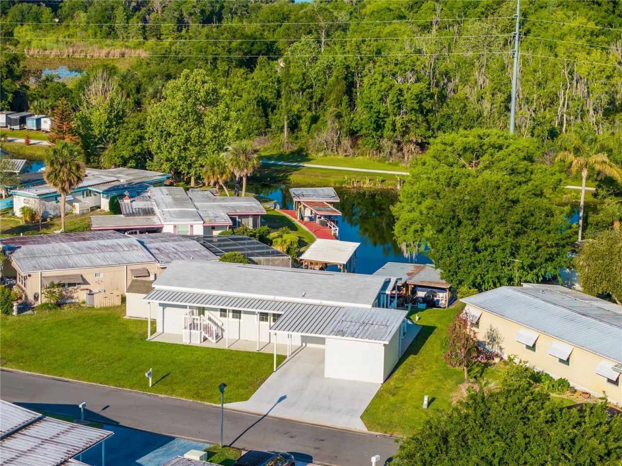 31609 Terrace Drive , Tavares, FL 32778 Photo