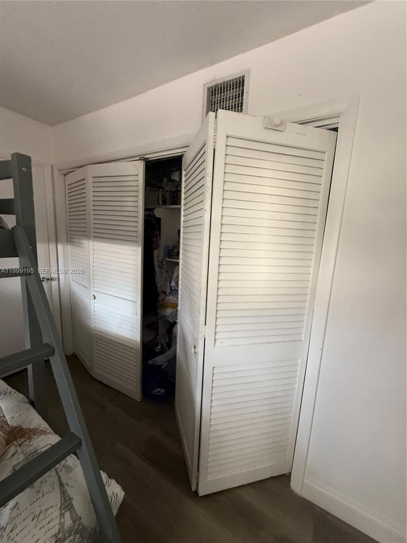 141 NE 10th Ave , Unit 17B, Hallandale Beach, FL 33009 Photo