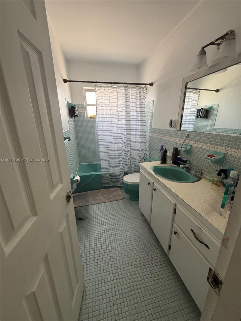 141 NE 10th Ave , Unit 17B, Hallandale Beach, FL 33009 Photo