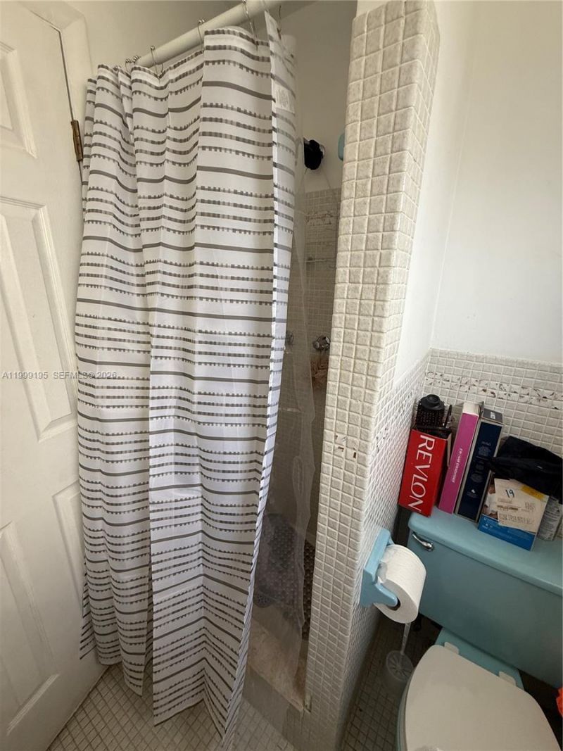 141 NE 10th Ave , Unit 17B, Hallandale Beach, FL 33009 Photo