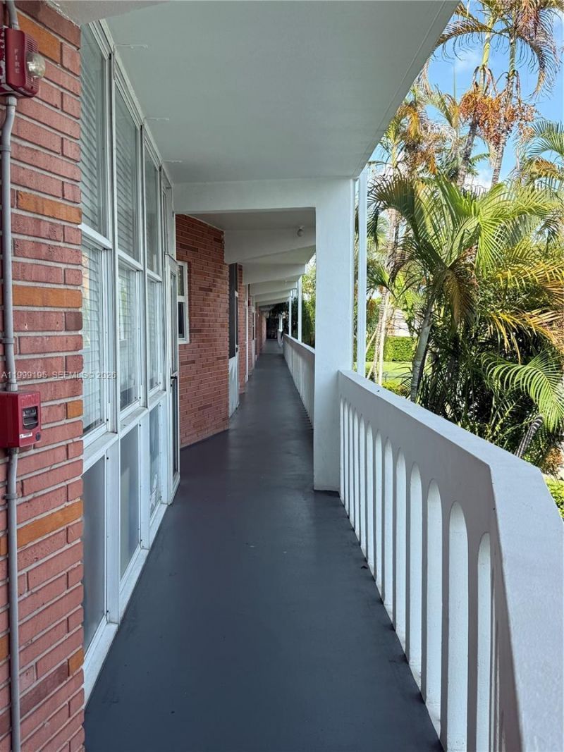 141 NE 10th Ave , Unit 17B, Hallandale Beach, FL 33009 Photo