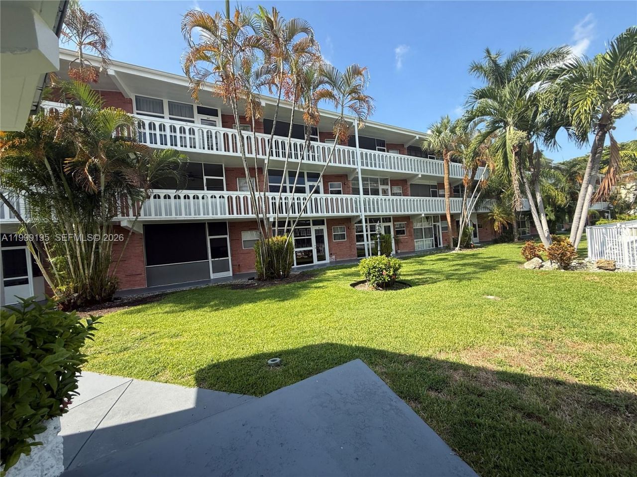 141 NE 10th Ave , Unit 17B, Hallandale Beach, FL 33009 Photo