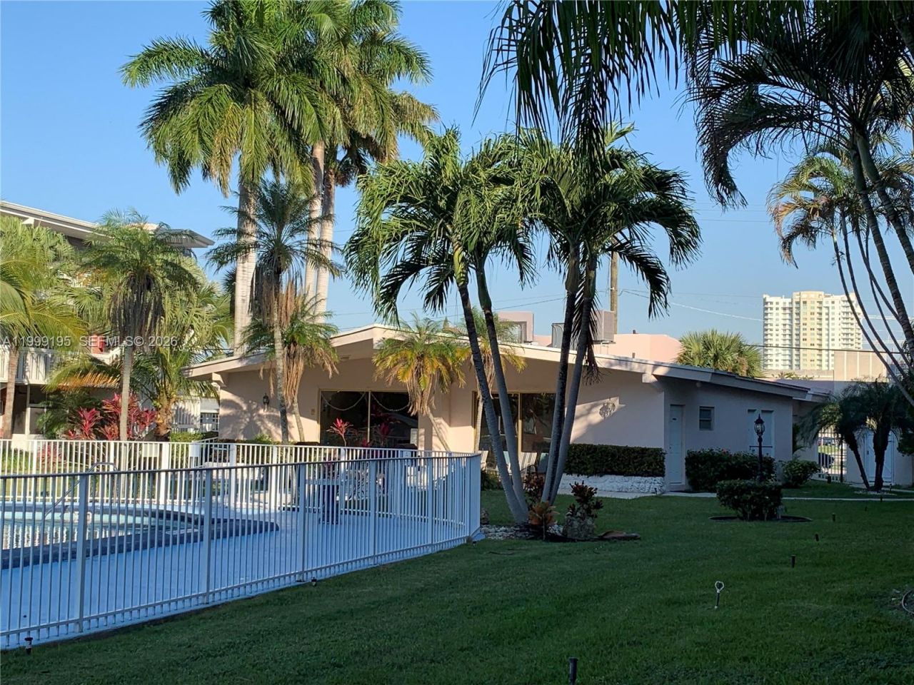 141 NE 10th Ave , Unit 17B, Hallandale Beach, FL 33009 Photo